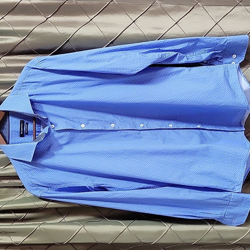 EUC- Bugatchi Men’s Super Fine Cotton Dress Shirt w/Contrasting Cuff